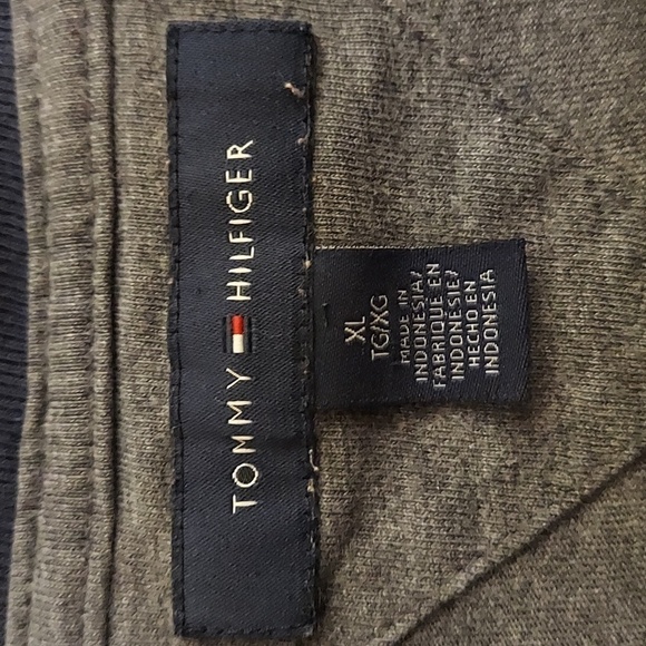 TOMMY HILFIGER Tino Classic Logo Short Sleeve Dark Gray T-shirt - Picture 2 of 8
